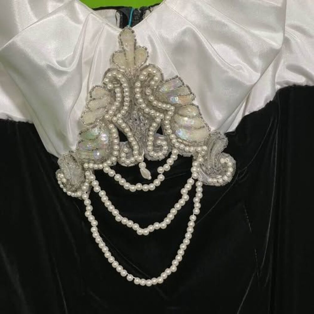 Dave & Johnny Vintage Black Velvet and White Satin Pearl Embellished Cocktail Dr - Picture 2 of 7